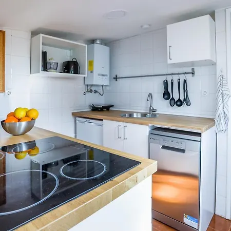 Cozy 3 Bedroom In Lively Bairro Alto Апартаменты Лиссабон