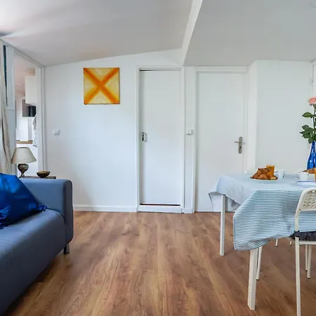 Апартаменты Cozy 3 Bedroom In Lively Bairro Alto *