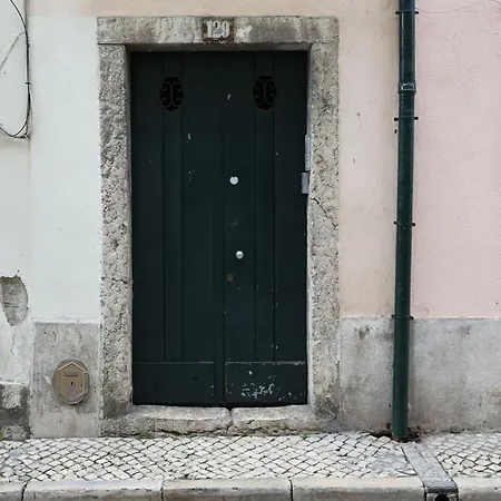 Апартаменты Cozy 3 Bedroom In Lively Bairro Alto *