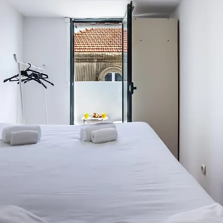 Cozy 3 Bedroom In Lively Bairro Alto *