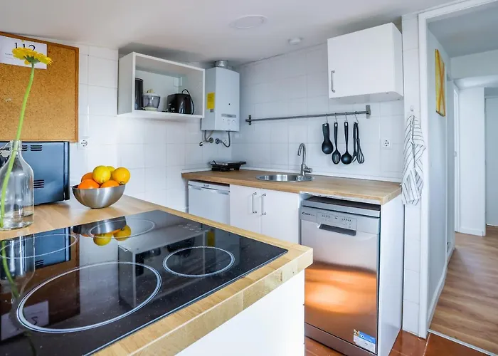 Cozy 3 Bedroom In Lively Bairro Alto Διαμέρισμα Lisboa