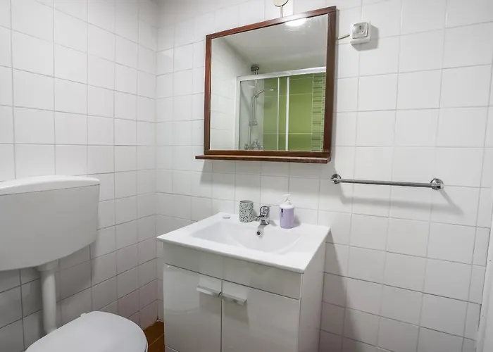 Cozy 3 Bedroom In Lively Bairro Alto *