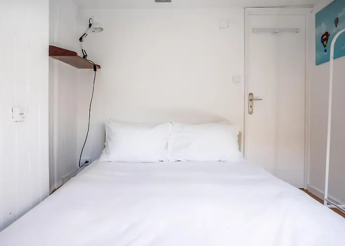 Cozy 3 Bedroom In Lively Bairro Alto Lisboa