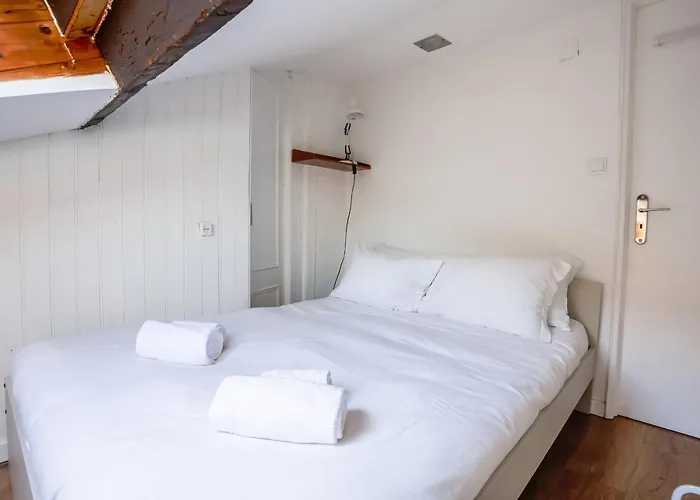 Cozy 3 Bedroom In Lively Bairro Alto