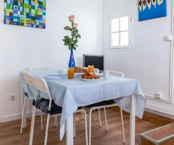 Cozy 3 Bedroom In Lively Bairro Alto Διαμέρισμα Lisboa