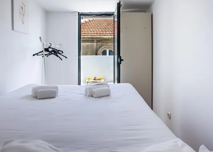 Cozy 3 Bedroom In Lively Bairro Alto *