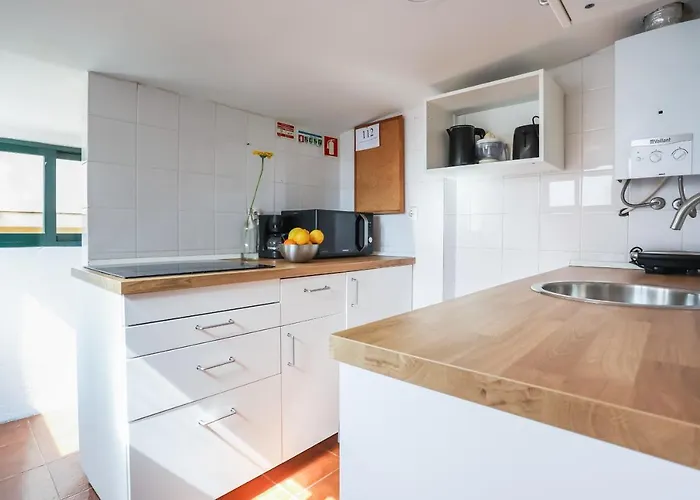 Cozy 3 Bedroom In Lively Bairro Alto Διαμέρισμα *