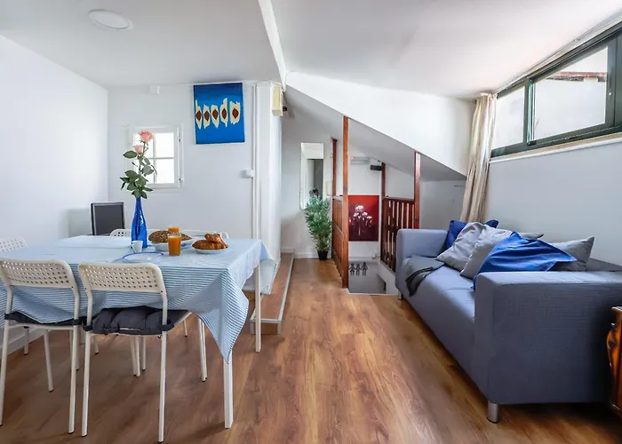 Cozy 3 Bedroom In Lively Bairro Alto Διαμέρισμα Lisboa