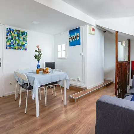 Cozy 3 Bedroom In Lively Bairro Alto * 리스본