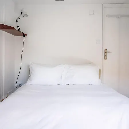 Cozy 3 Bedroom In Lively Bairro Alto Лиссабон
