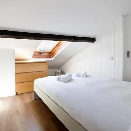 Апартаменты Cozy 3 Bedroom In Lively Bairro Alto *